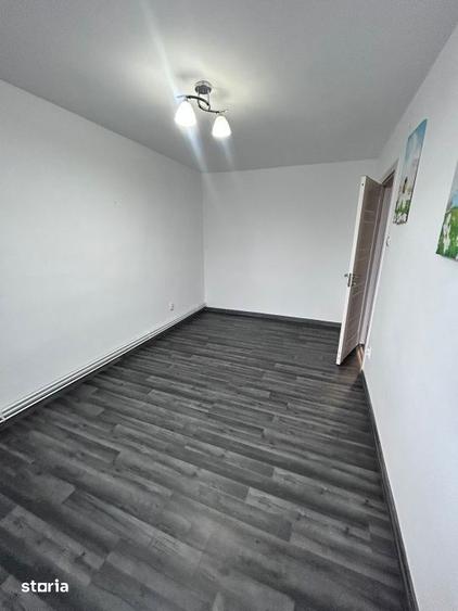 Apartament cu 3 camere în Traian
