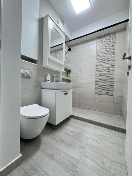 Apartament cu 3 camere semidecomandat în Militari