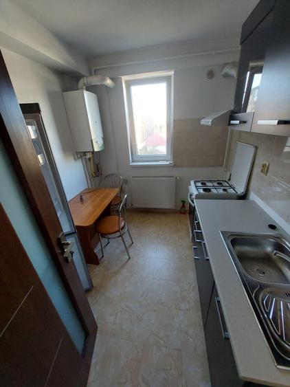 Apartament cu 2 camere decomandat în Roșu