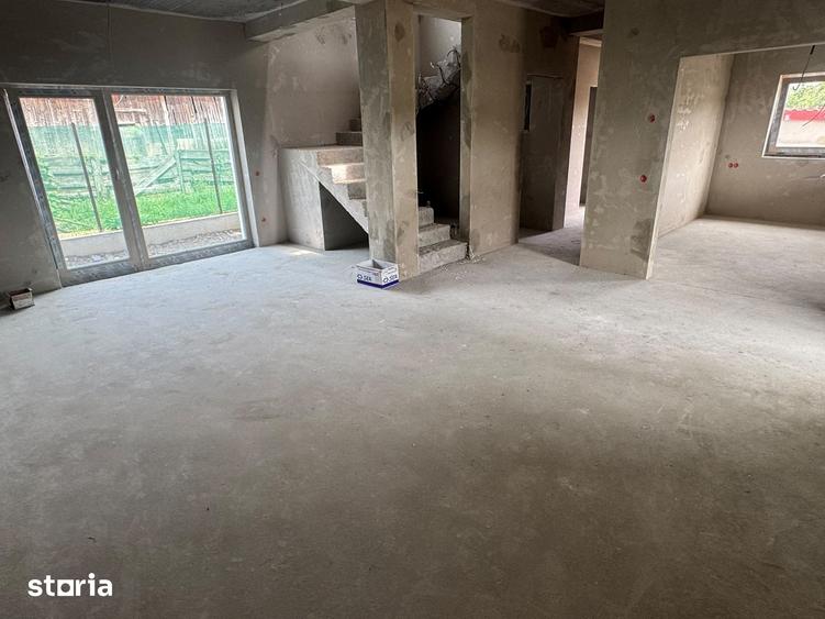 Casă cu 4 camere cu Teren 310 Mp în Calea Dumbrăvii