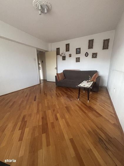 Apartament cu 3 camere decomandat în Prundu