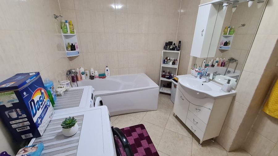 Apartament cu 3 camere semidecomandat în Central