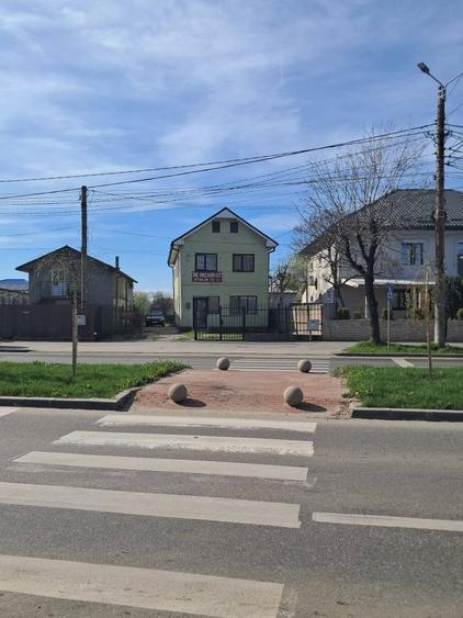 Casă cu 4 camere cu Teren 700 Mp în Central