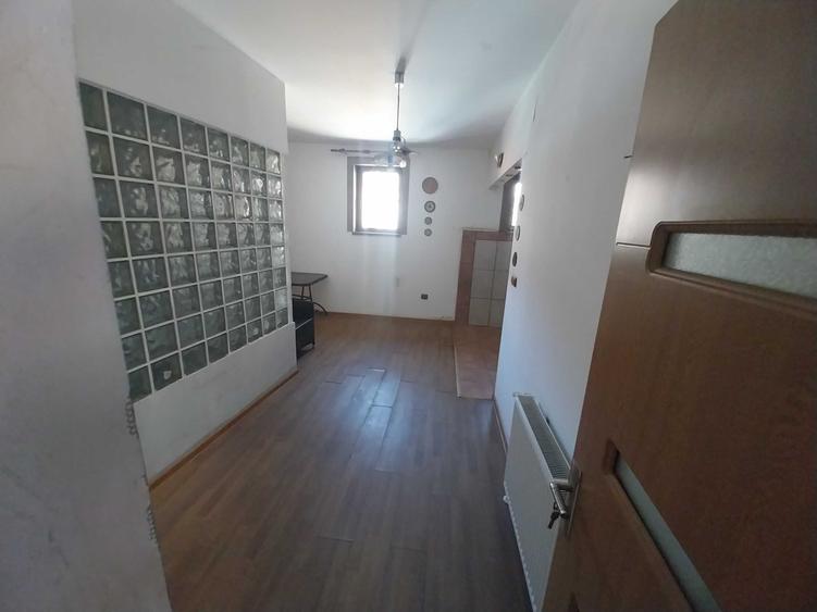 Apartament cu 4 camere semidecomandat în Centrul Istoric