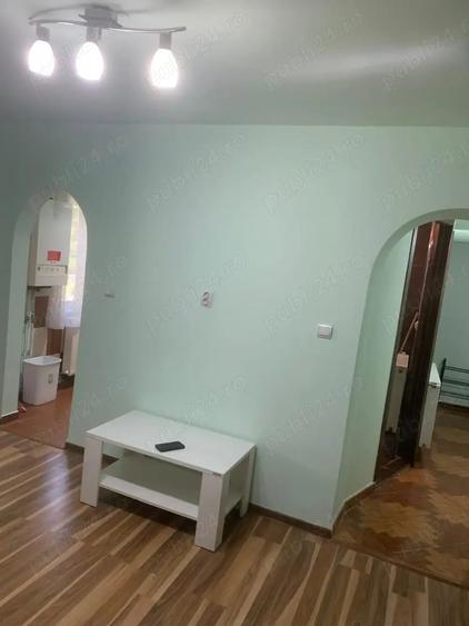 Apartament cu 3 camere semidecomandat în Central