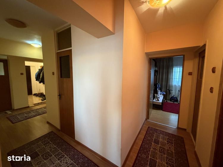 Apartament cu 4 camere în Rahova