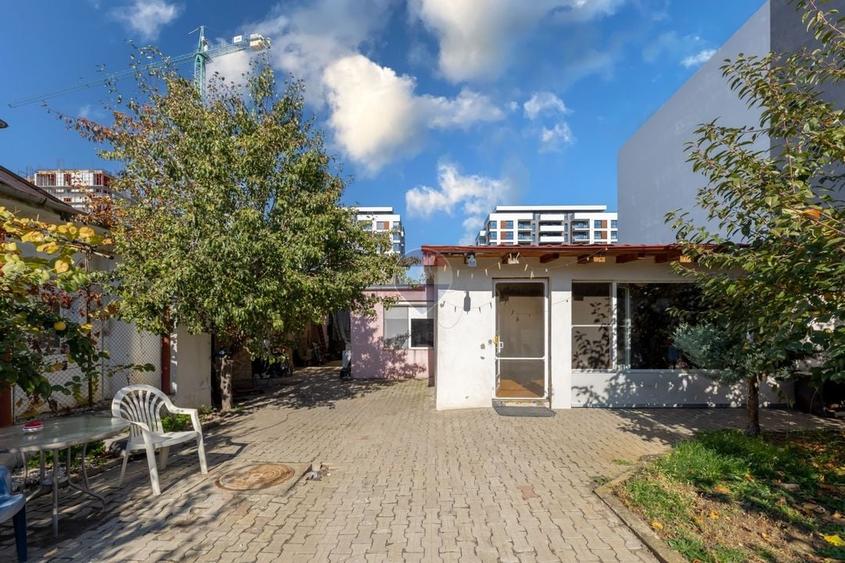 Casă individuală cu 8 camere cu Teren 580 Mp în UTA