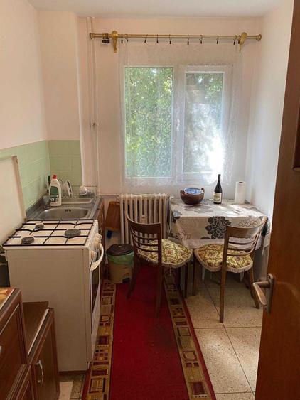 Apartament cu 3 camere semidecomandat în Militari