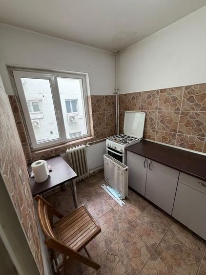 Apartament cu 3 camere decomandat în Berceni