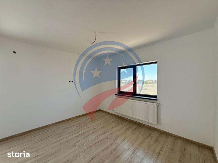 Casă cu 4 camere cu Teren 250 Mp în Malu Mare