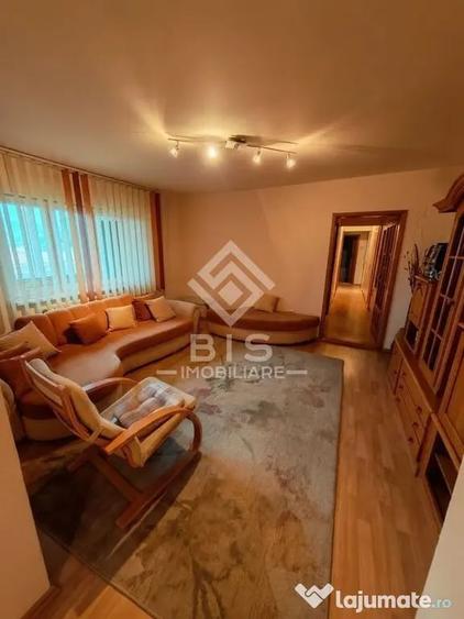 Apartament cu 4 camere semidecomandat în Central