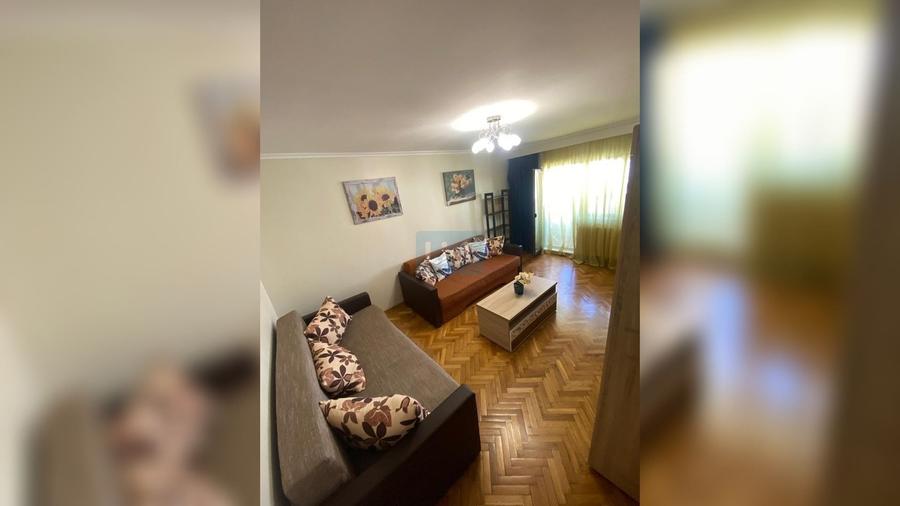 Apartament cu 3 camere semidecomandat, mobilat în Zorilor
