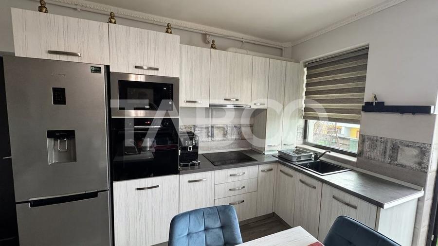 Apartament cu 3 camere semidecomandat, mobilat în Șelimbăr