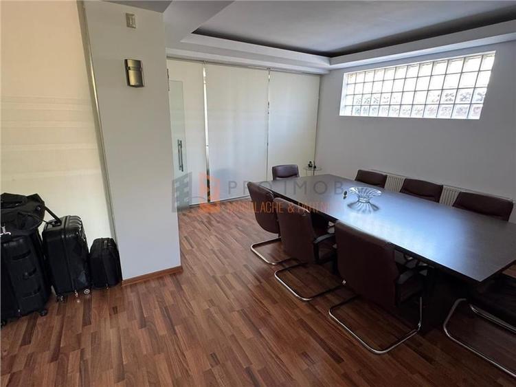 Casă individuală cu 4 camere cu Canalizare în Central
