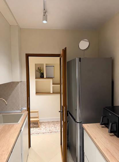 Apartament cu 3 camere semidecomandat în Drumul Taberei