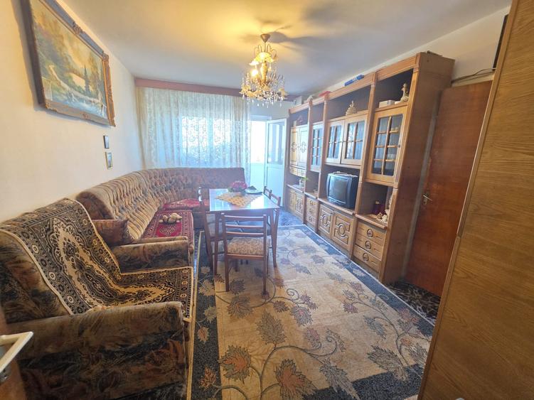 Apartament cu 2 camere semidecomandat în Craiter