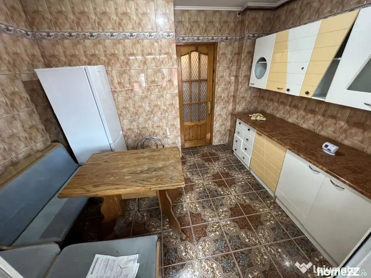 Apartament cu 3 camere decomandat în Casa de Cultură