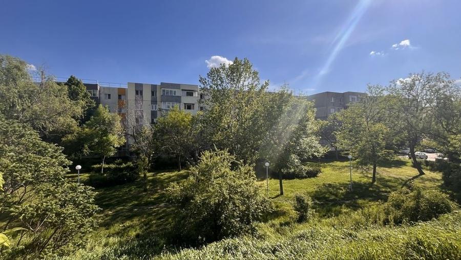 Apartament cu 3 camere decomandat în Tineretului
