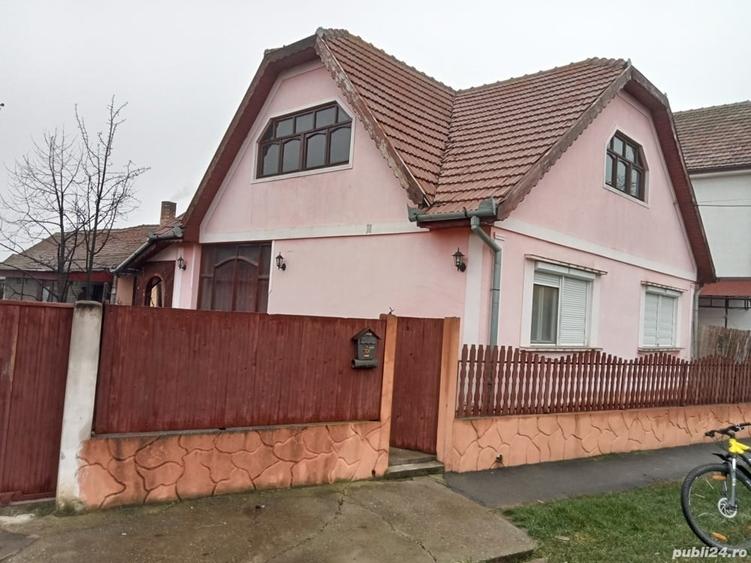 Casă cu 4 camere cu Teren 1000 Mp în Salonta