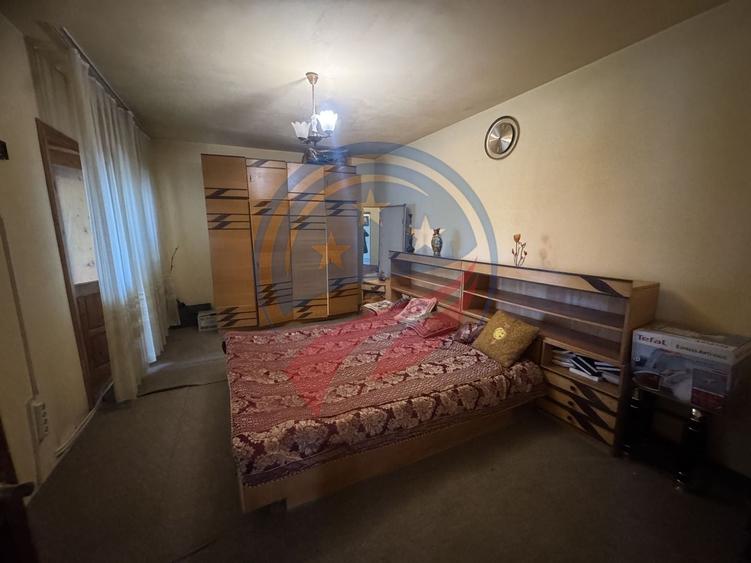 Casă individuală cu 5 camere cu Canalizare în Central
