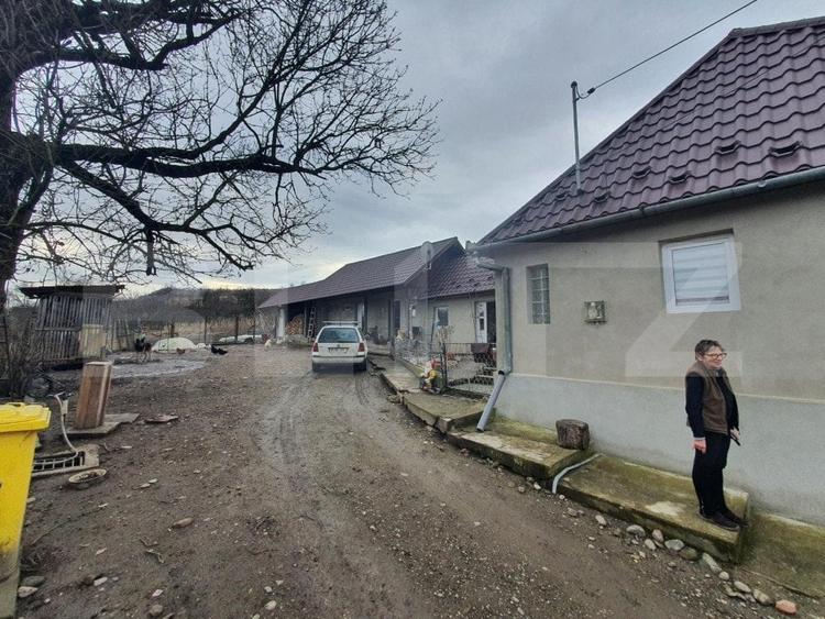 Casă individuală cu 3 camere cu Garaj în Periferie
