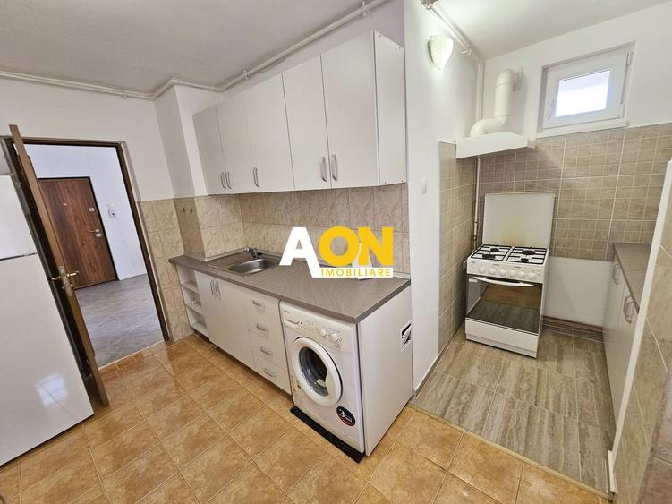 Apartament cu 3 camere decomandat, mobilat în Central