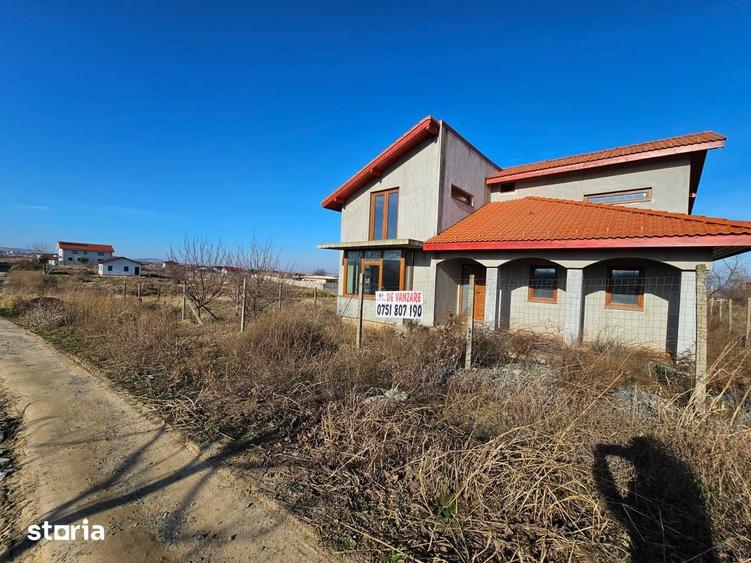 Casă cu 5 camere cu Teren 490 Mp în Somova