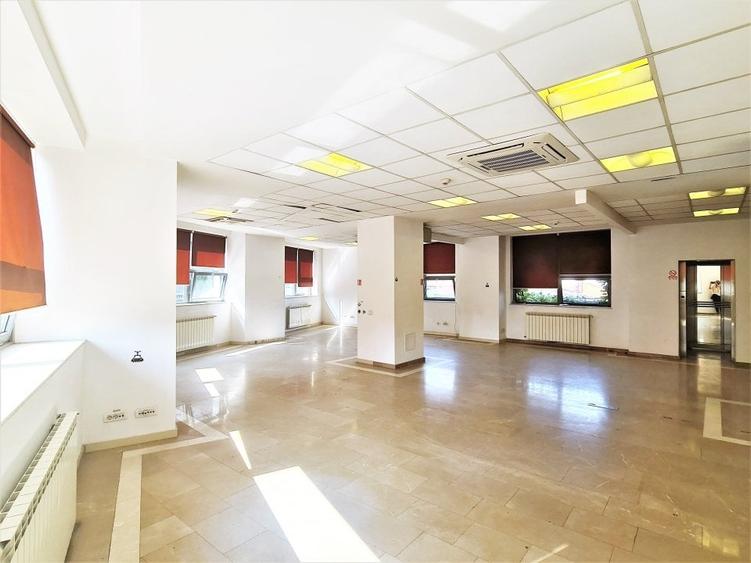 Birou, de 286 mp, în Romană