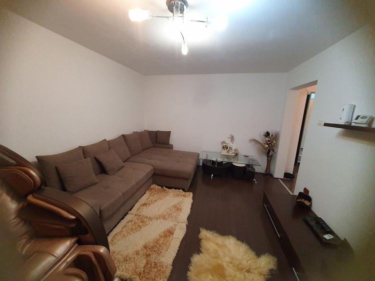 Apartament cu 2 camere decomandat în Școlilor