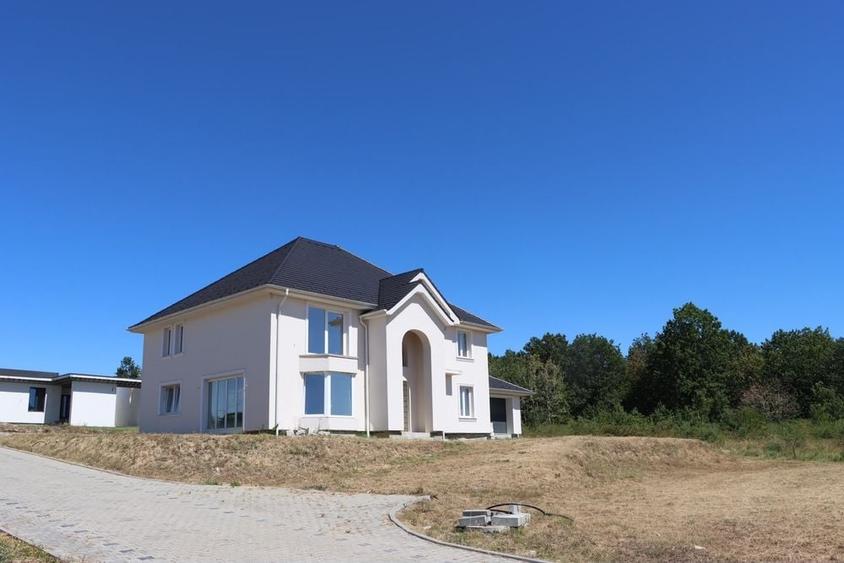 Casă cu 4 camere în Central