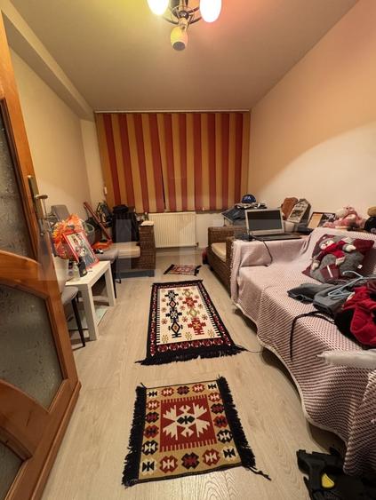 Apartament cu 3 camere decomandat, mobilat în Siloz