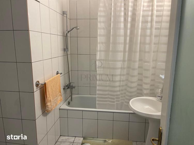 Apartament cu 3 camere decomandat în Medicină