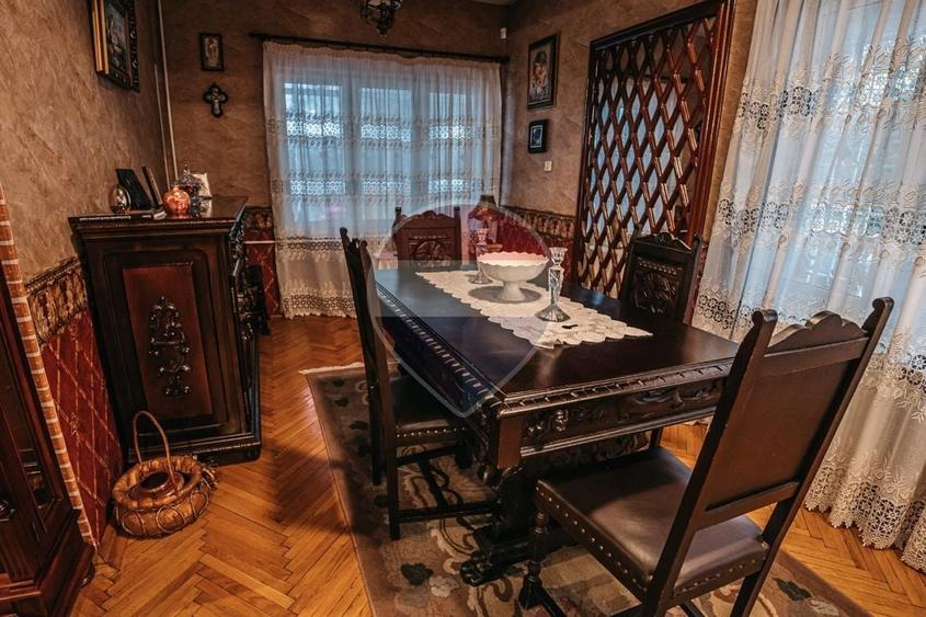 Casă individuală cu 7 camere cu Teren 676 Mp în Valea Voievozilor