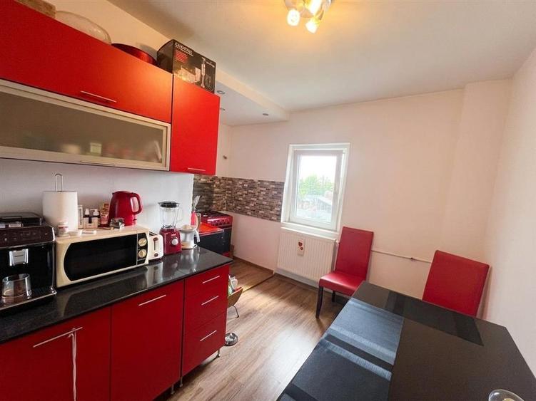 Apartament cu 3 camere decomandat în Nufărul