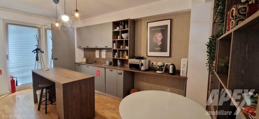 Apartament cu 3 camere semidecomandat, mobilat în Dacia