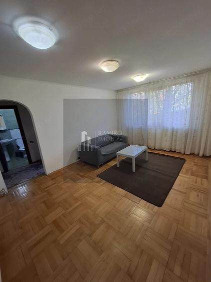 Apartament cu 3 camere semidecomandat în Brâncoveanu