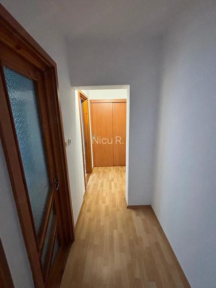 Vand apartament cu 3 camere, etaj 2, zona Kaufland