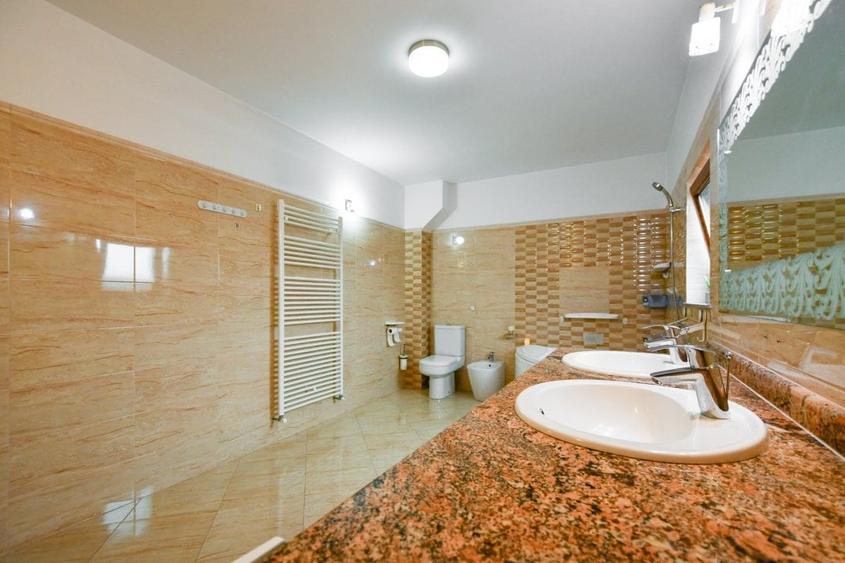 Casă individuală cu 6 camere cu Canalizare în CET