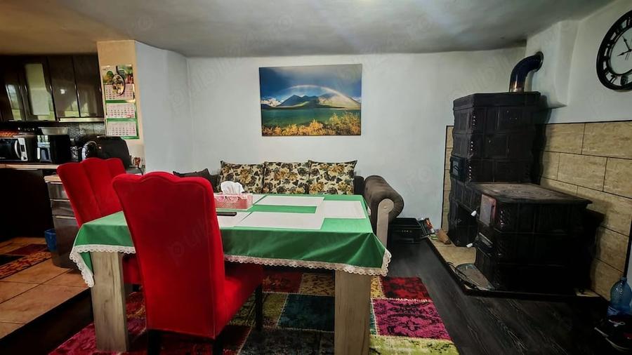 Casă cu Teren 1550 Mp în Roșia de Secaș