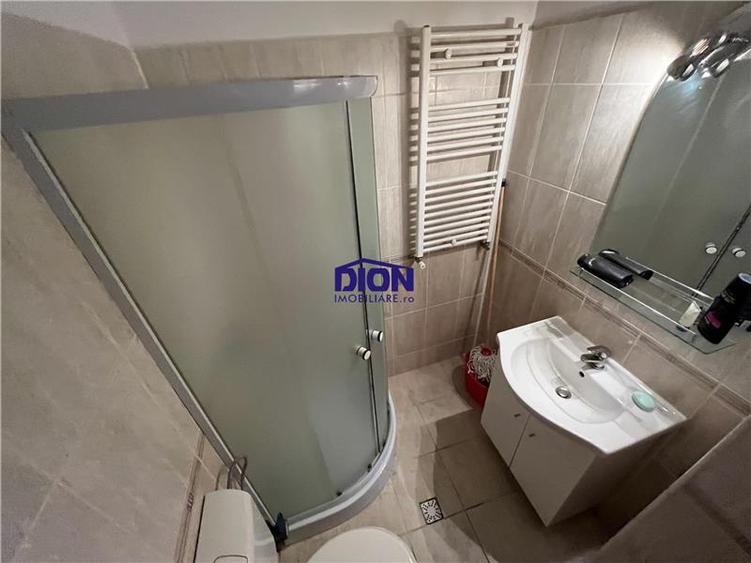 Apartament cu 2 camere semidecomandat, mobilat în Central