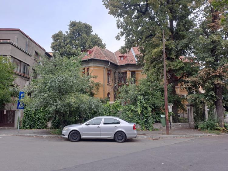 Apartament cu 9 camere circular în Cotroceni