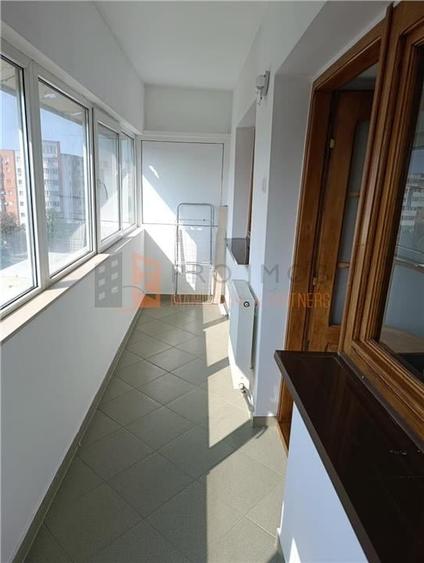 Apartament cu 4 camere decomandat, mobilat în 1 Decembrie