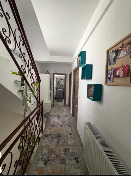 Casă cu 4 camere cu Teren 100 Mp în Central
