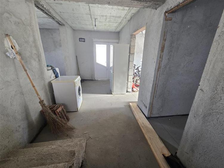 Casă cu 4 camere cu Teren 300 Mp în Palota