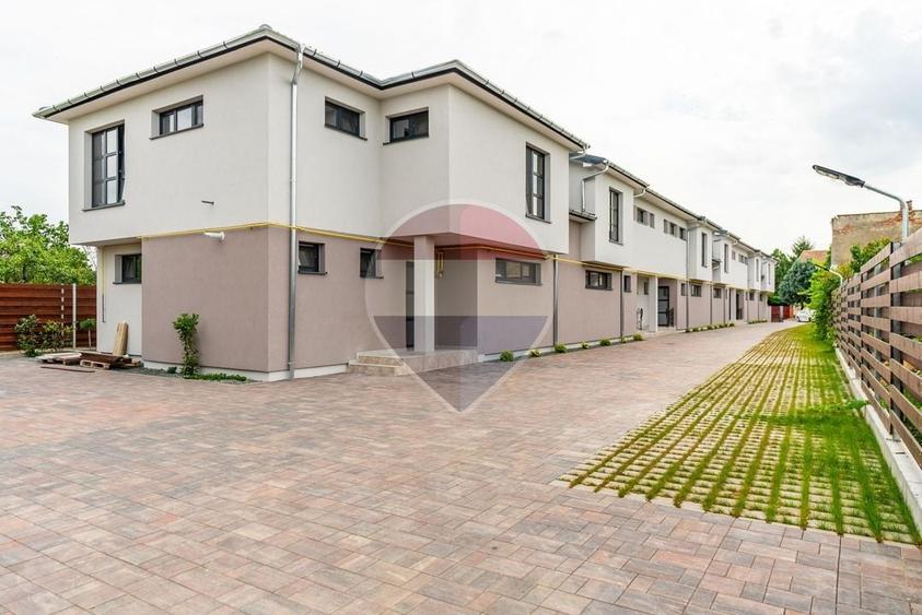 Casă cu 4 camere cu Teren 230 Mp în Pârneava