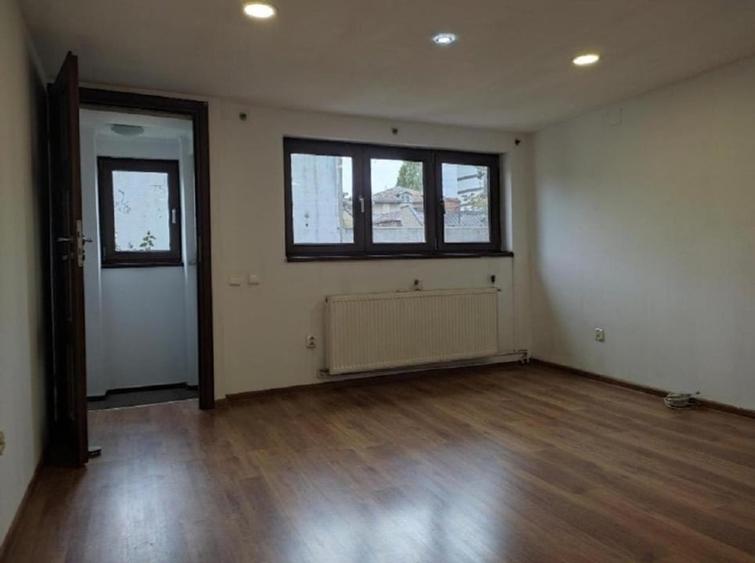 Spațiu comercial, de 60 mp, în P-ța Muncii