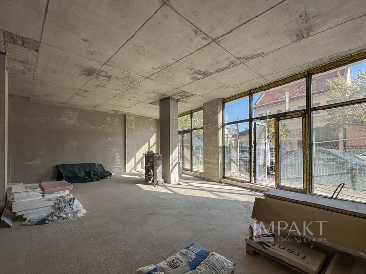 Birou, de 1,600 mp, în Central