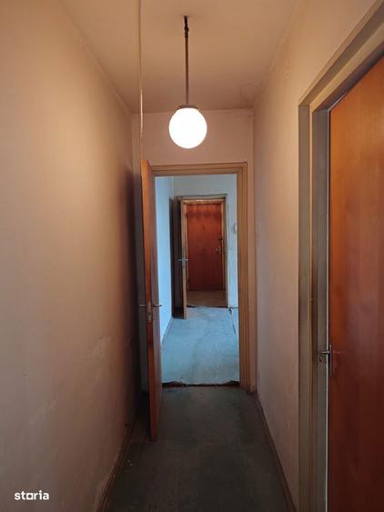Apartament cu 4 camere semidecomandat în Drumul Taberei