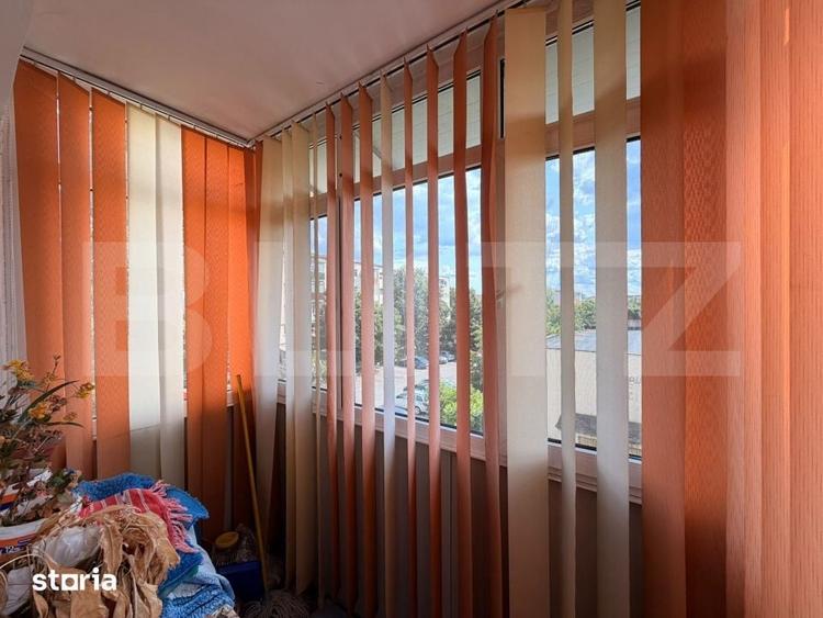 Apartament cu 3 camere semidecomandat în Craiovița Nouă