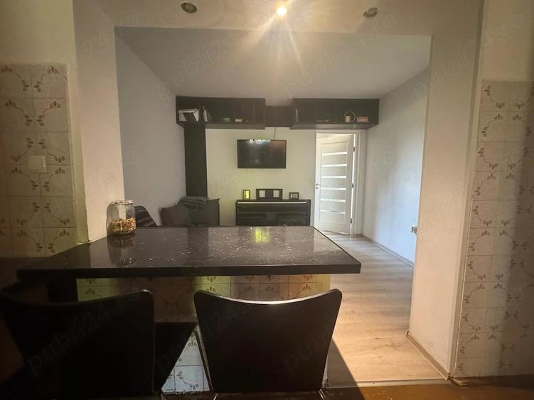 Apartament cu 4 camere decomandat în Central
